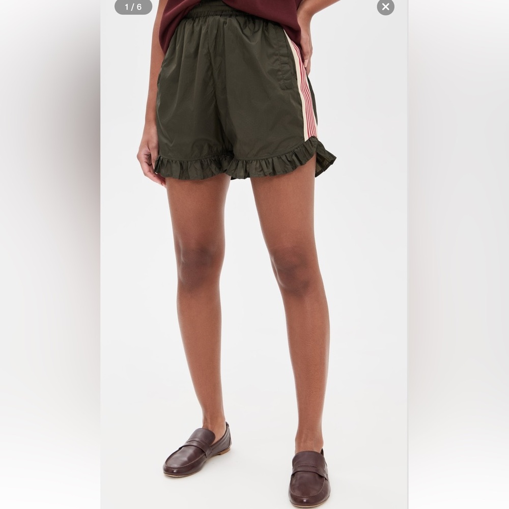 NWT SIMONETT SIZE L ruffle spore sport short shorts green high rise